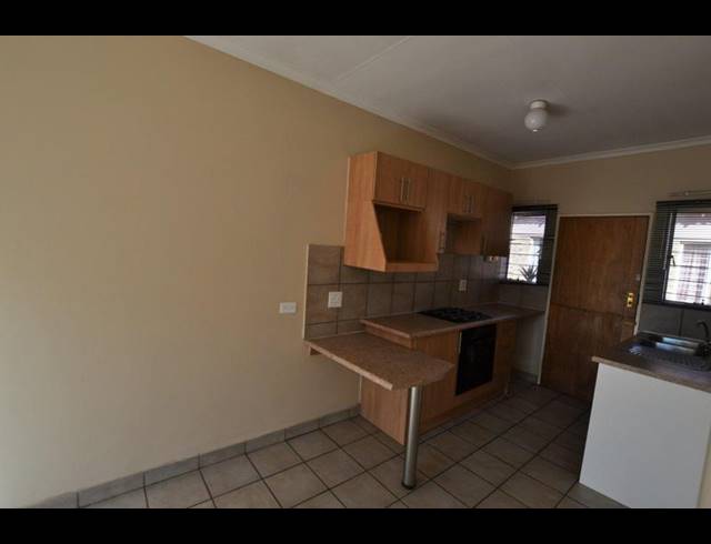 2 BEDROOM APARTMENT FOR SALE IN VAAL PARK EXT 1
